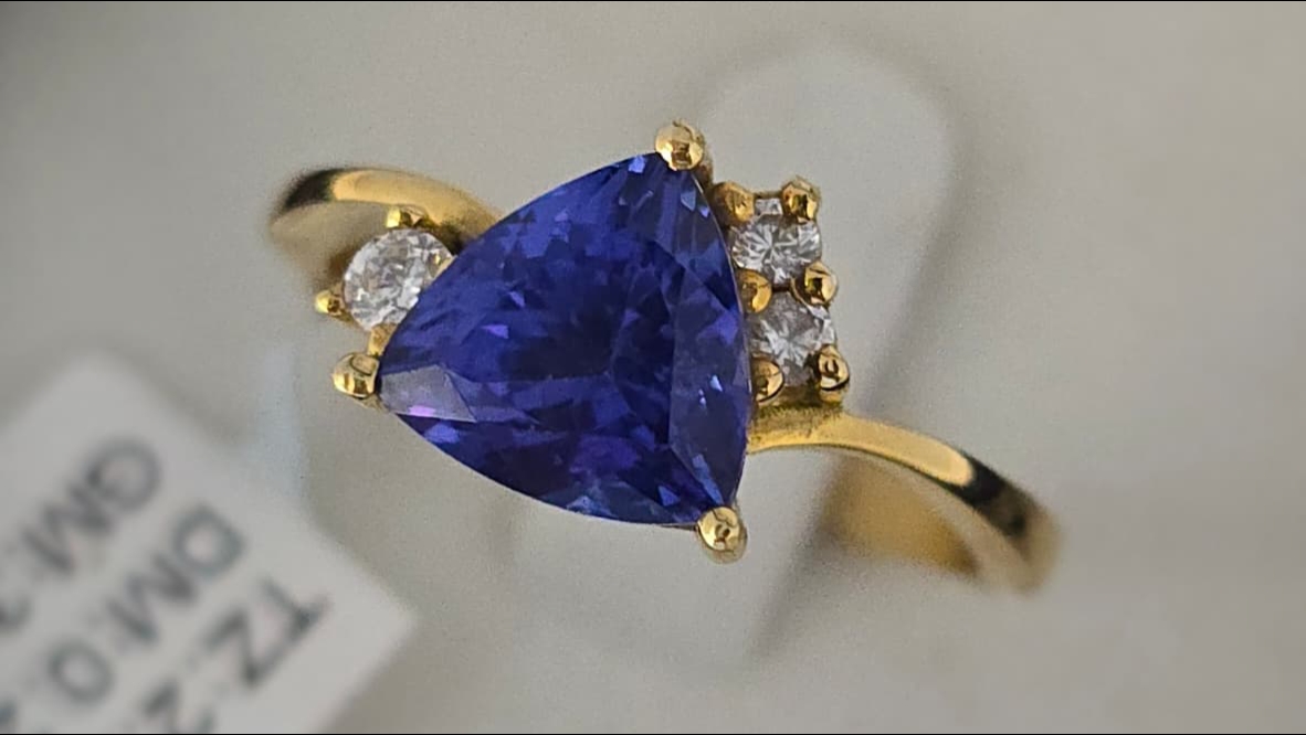 Gemstone ring